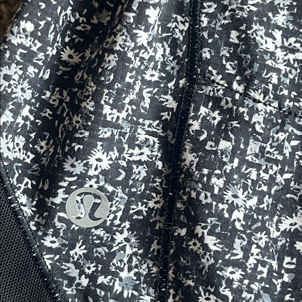 New! LULULEMON Hotty Hot Shorts - Picture 5 of 6